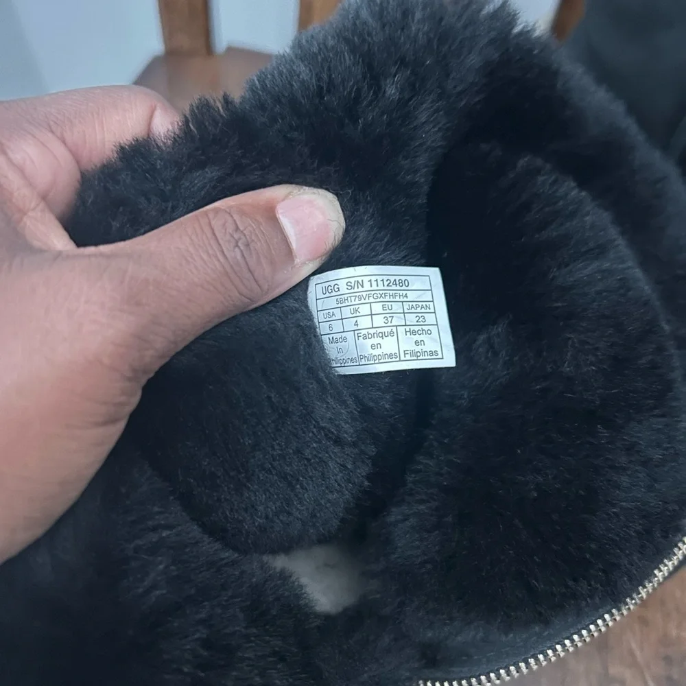 UGG Bailey Zip Mid-Calf Boots Flat Black Twinface Sheepskin Real Fur US Size 6‎
